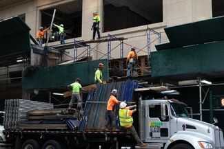 Scaffold Accident Lawyers NYC - Construction workers on scaffold